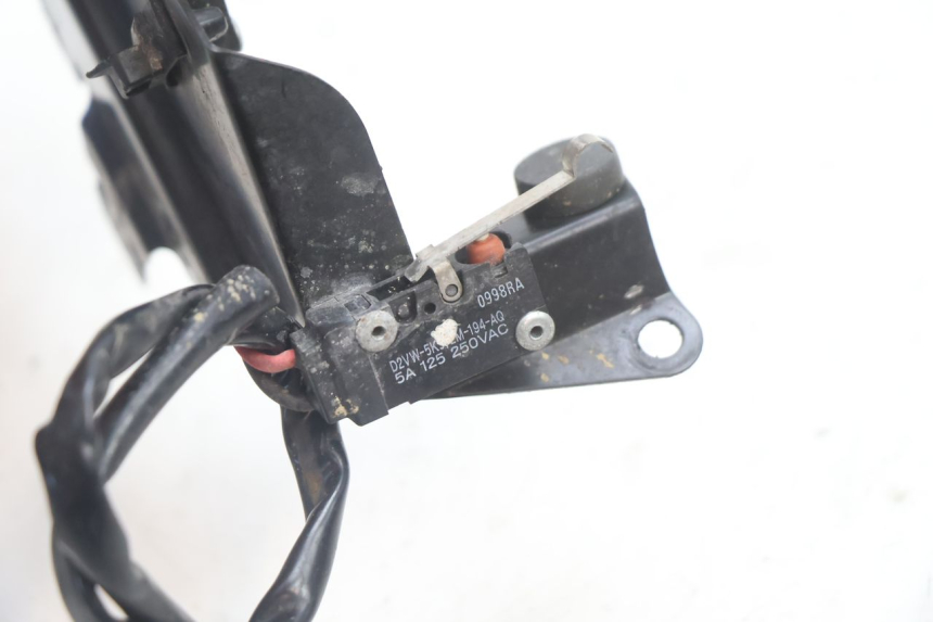 photo de CONTATOR DE LUZ DE FREIO TRASEIRO CAN-AM SPYDER RS 1000 (2008 - 2012) - Outro ângulo de visão