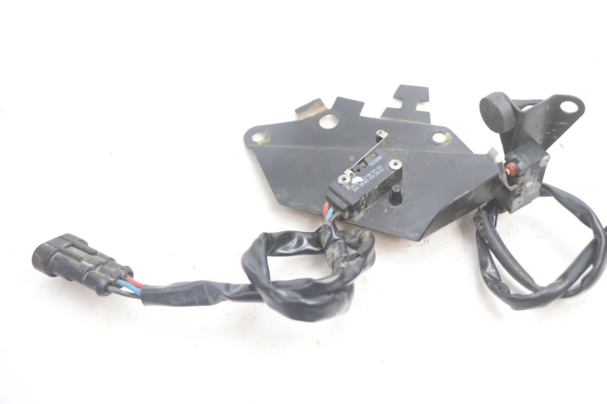 photo de CONTATOR DE LUZ DE FREIO TRASEIRO CAN-AM SPYDER RS 1000 (2008 - 2012) - Vista geral