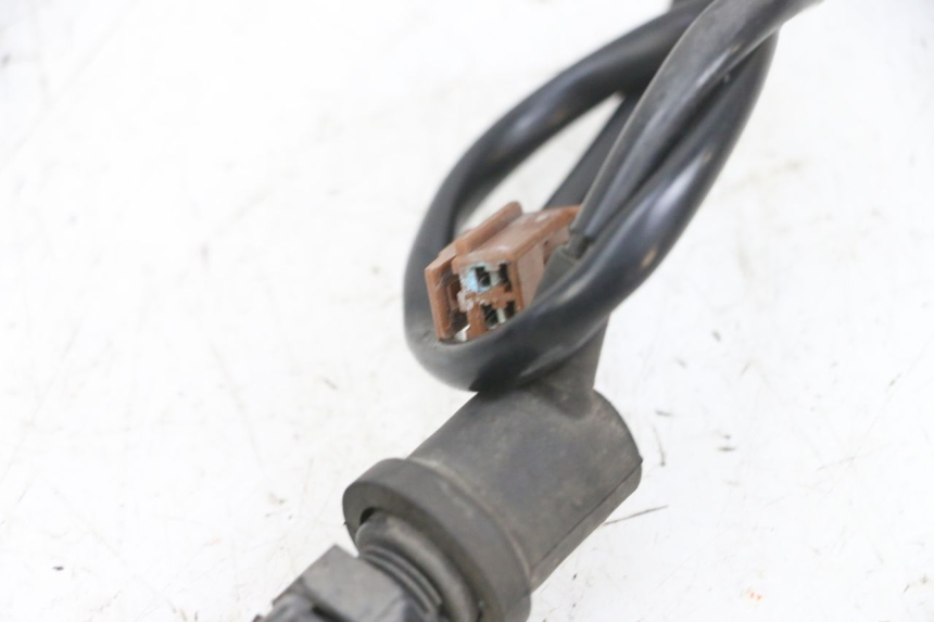 photo de INTERRUPTOR DA LUZ DE FREIO TRASEIRA YAMAHA TDM ABS 900 (2002 - 2014) - Zoom do estado de desgaste