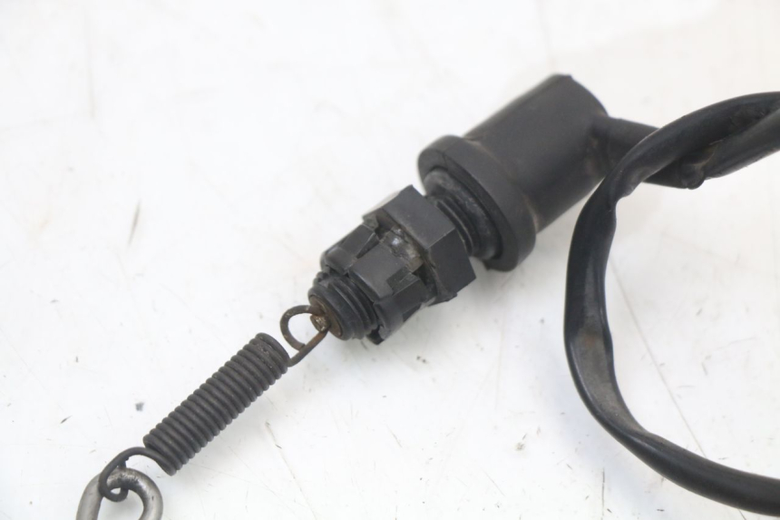 photo de INTERRUPTOR DE LUZ DE FREIO TRASEIRO YAMAHA TDR DELTABOX 125 (1997 - 2003) - Zoom do estado de desgaste