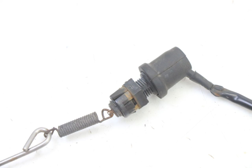 photo de INTERRUPTOR DE LUZ DE FREIO TRASEIRO YAMAHA TDR DELTABOX 125 (1997 - 2003) - Zoom do estado de desgaste