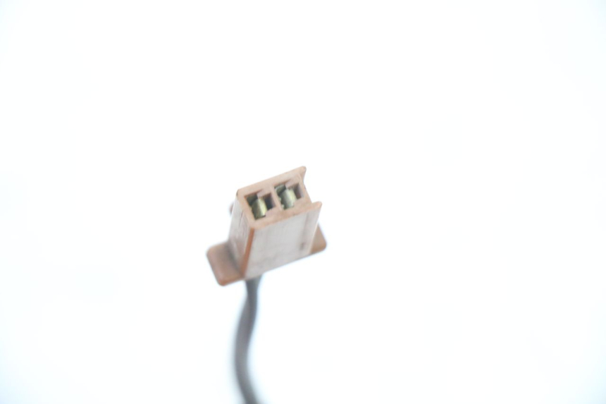 photo de INTERRUPTOR DE LUZ DE FREIO TRASEIRO YAMAHA TDR DELTABOX 125 (1997 - 2003) - Outro ângulo de visão