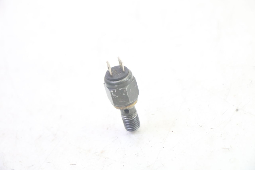 photo de INTERRUPTOR DE LUZ DE FREIO TRASEIRO KSR TR SM 50 (2015 - 2018) - Zoom do estado de desgaste