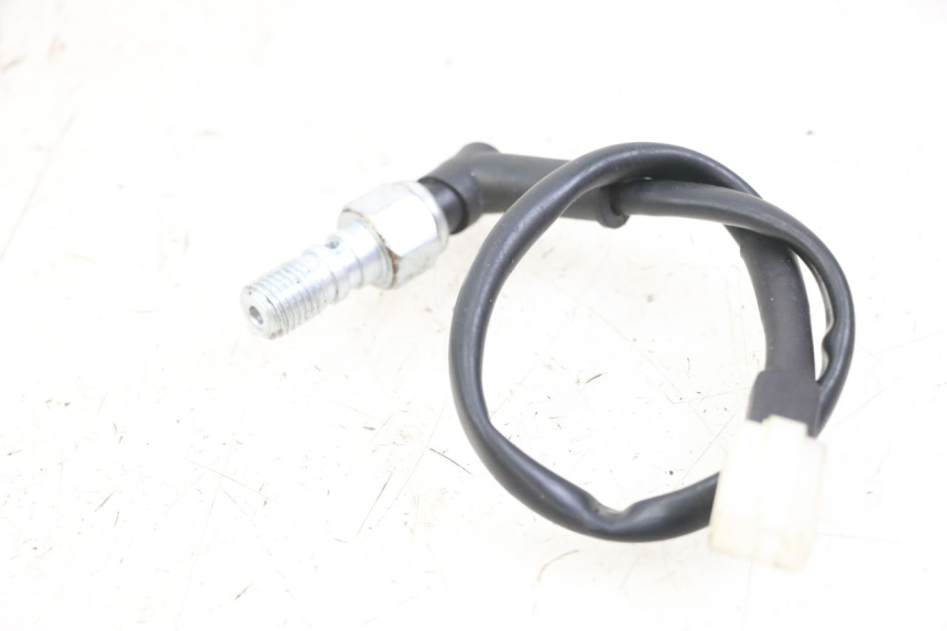 photo de INTERRUPTOR DE LUZ DE FREIO TRASEIRA VENT DERAPAGE 50 (2018 - 2023) - Zoom do estado de desgaste