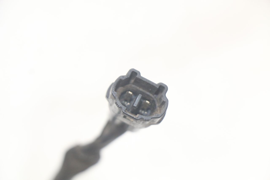 photo de INTERRUPTOR DE LUZ DE FREIO TRASEIRO KAWASAKI VERSYS ABS 650 (2015 - 2018) - Zoom do estado de desgaste
