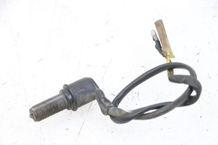 photo de INTERRUPTOR DE LUZ DE FREIO TRASEIRA YAMAHA XV VIRAGO 535 (1988 - 2004) - Zoom do estado de desgaste