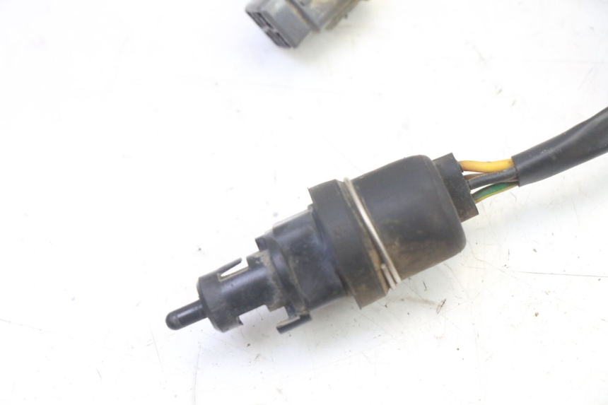 photo de INTERRUPTOR DA LUZ DE FREIO TRASEIRA YAMAHA YFM BRUIN 350 (2003 - 2009) - Zoom do estado de desgaste