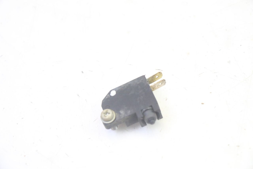photo de INTERRUPTOR DE LUZ DE FREIO TRASEIRO YAMAHA YFM GRIZZLY 550 (2008 - 2015) - Detalhe da peça