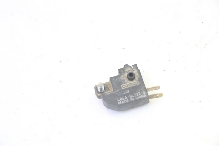 photo de INTERRUPTOR DE LUZ DE FREIO TRASEIRO YAMAHA YFM GRIZZLY 550 (2008 - 2015) - Zoom do estado de desgaste