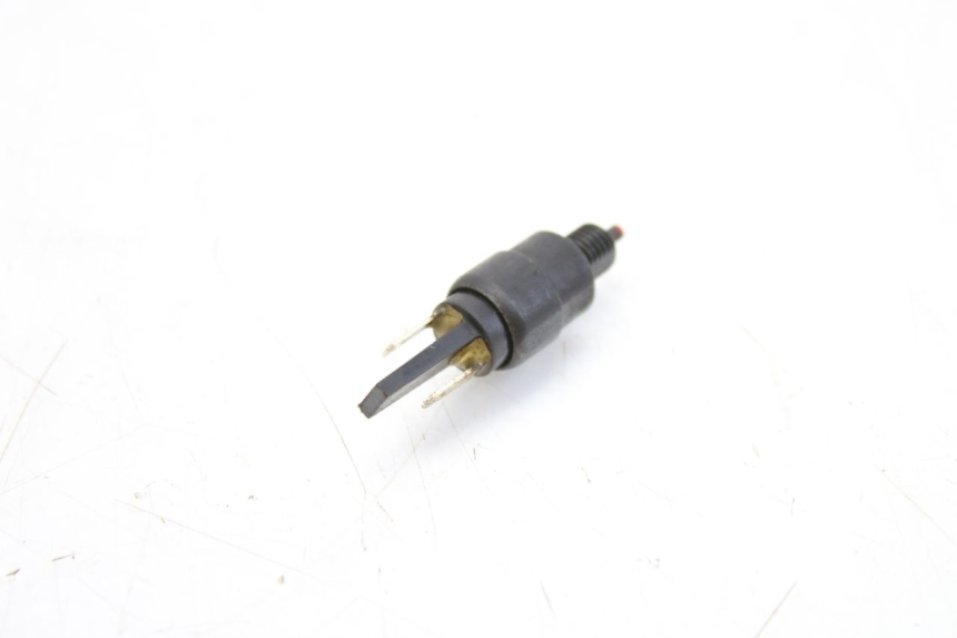 photo de INTERRUPTOR DE LUZ DE FREIO TRASEIRO PIAGGIO ZIP 4T 50 (2018 - 2020) - Detalhe da peça
