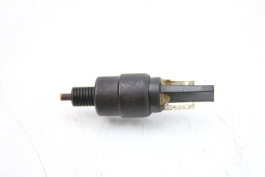 photo de INTERRUPTOR DE LUZ DE FREIO TRASEIRO PIAGGIO ZIP 4T 50 (2018 - 2020) - Zoom do estado de desgaste