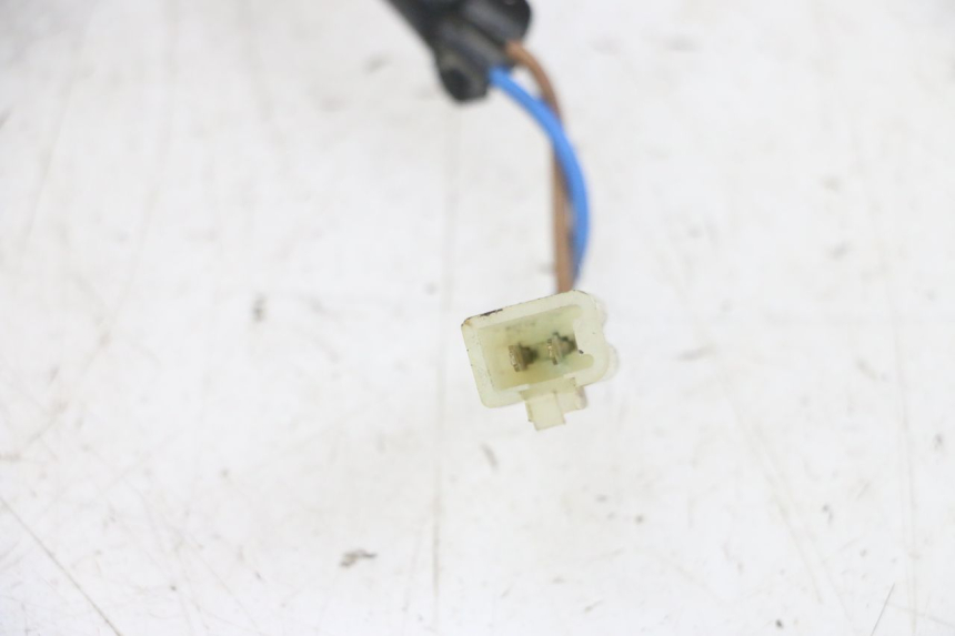 photo de INTERRUPTOR DE LUZ DE FREIO TRASEIRA KAWASAKI ZR 7 750 (1999 - 2004) - Zoom do estado de desgaste