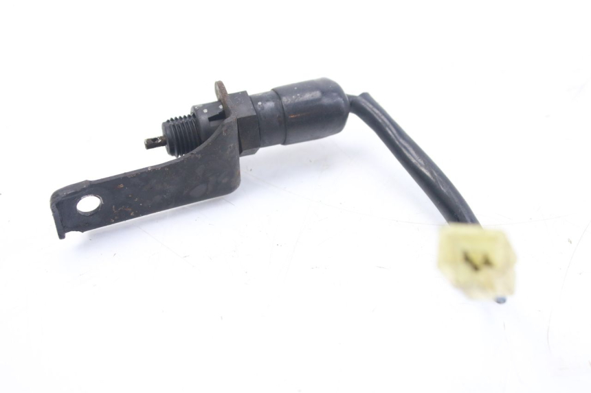 photo de INTERRUPTOR DE LUZ DE FREIO TRASEIRO KAWASAKI ZZR 600 (1995 - 2004) - Detalhe da peça