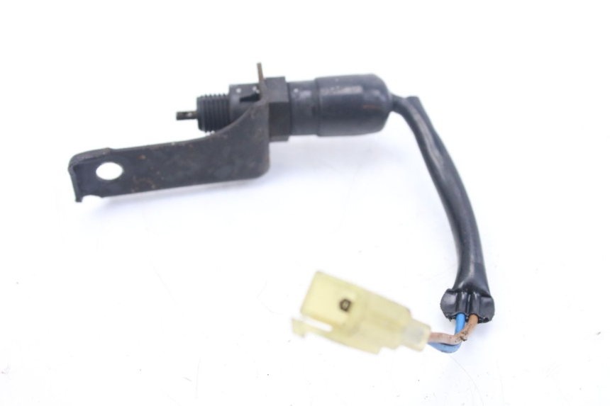 photo de INTERRUPTOR DE LUZ DE FREIO TRASEIRO KAWASAKI ZZR 600 (1995 - 2004) - Outro ângulo de visão