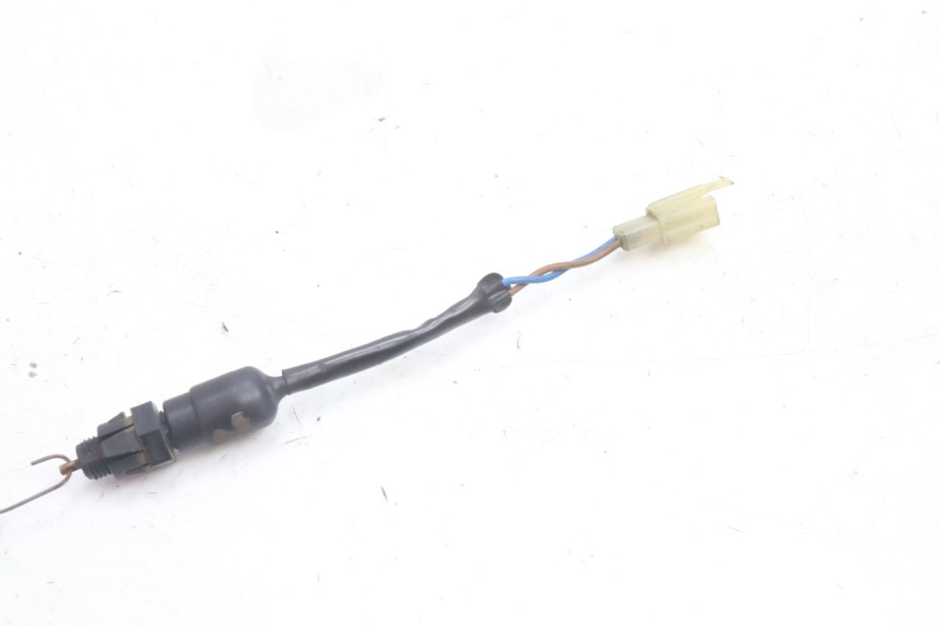 photo de INTERRUPTOR DE LUZ DE FREIO TRASEIRO KAWASAKI ZZR 600 (1995 - 2004) - Zoom do estado de desgaste