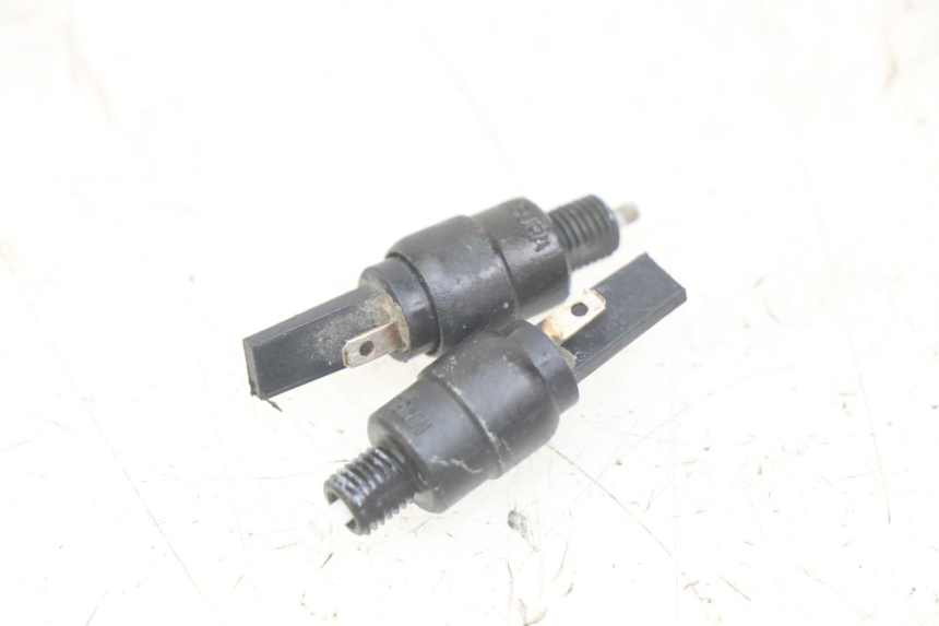 photo de INTERRUPTOR DE LUZ DE FREIO APRILIA ATLANTIC 125 (2003 - 2009) - Vista principal