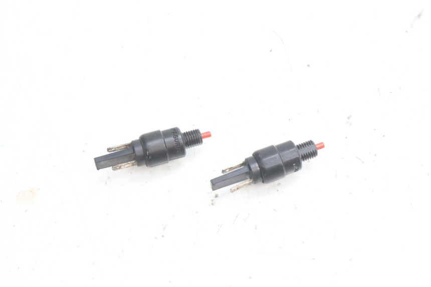 photo de INTERRUPTOR DA LUZ DE FREIO APRILIA ATLANTIC S 125 (2010 - 2013) - Detalhe da peça