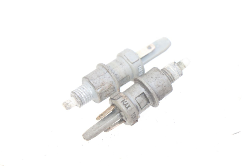 photo de INTERRUPTOR DE LUZ DE FREIO MBK BOOSTER SPIRIT 50 (1999 - 2003) - Vista principal
