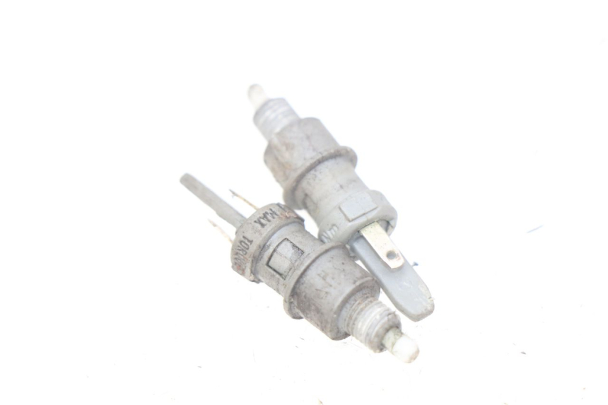 photo de INTERRUPTOR DE LUZ DE FREIO MBK BOOSTER SPIRIT 50 (1999 - 2003) - Detalhe da peça
