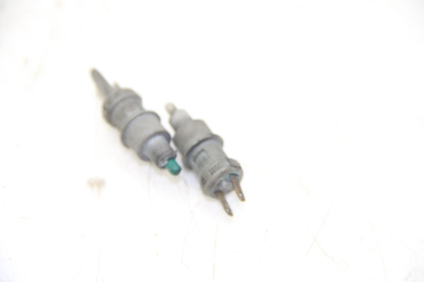 photo de INTERRUPTOR DE LUZ DE FREIO MBK BOOSTER SPIRIT 50 (1999 - 2003) - Detalhe da peça