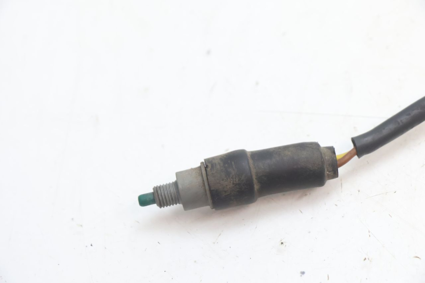 photo de INTERRUPTOR DE LUZ DE FREIO MBK BOOSTER SPIRIT 50 (2004 - 2017) - Ampliação técnica