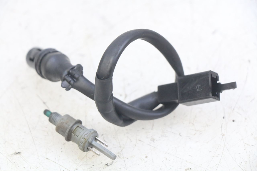 photo de INTERRUPTOR DE LUZ DE FREIO YAMAHA BW'S EASY 50 (2013 - 2016) - Zoom do estado de desgaste