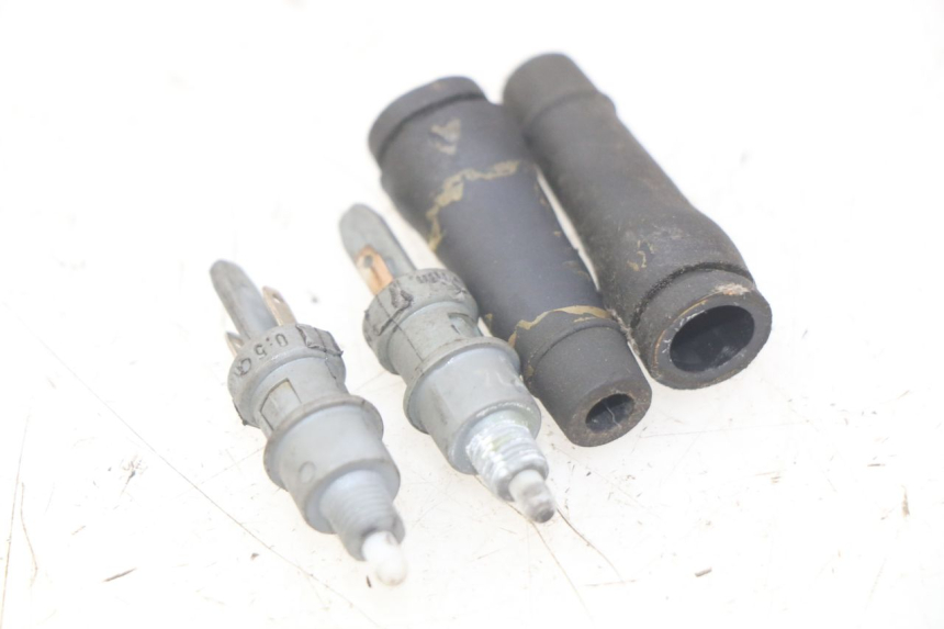 photo de INTERRUPTOR DE LUZ DE FREIO PEUGEOT CITYSTAR 2T 50 (2018 - 2021) - Detalhe da peça