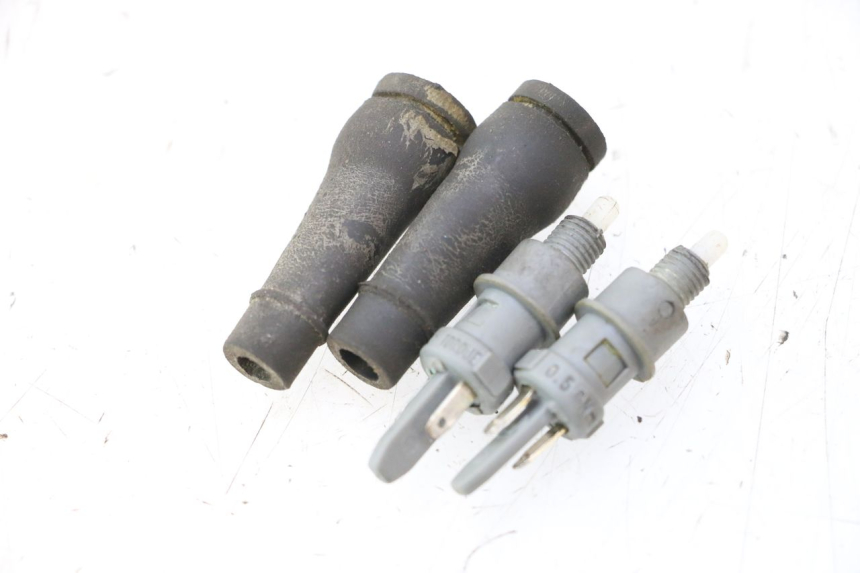 photo de INTERRUPTOR DE LUZ DE FREIO PEUGEOT CITYSTAR 2T 50 (2018 - 2021) - Vista principal