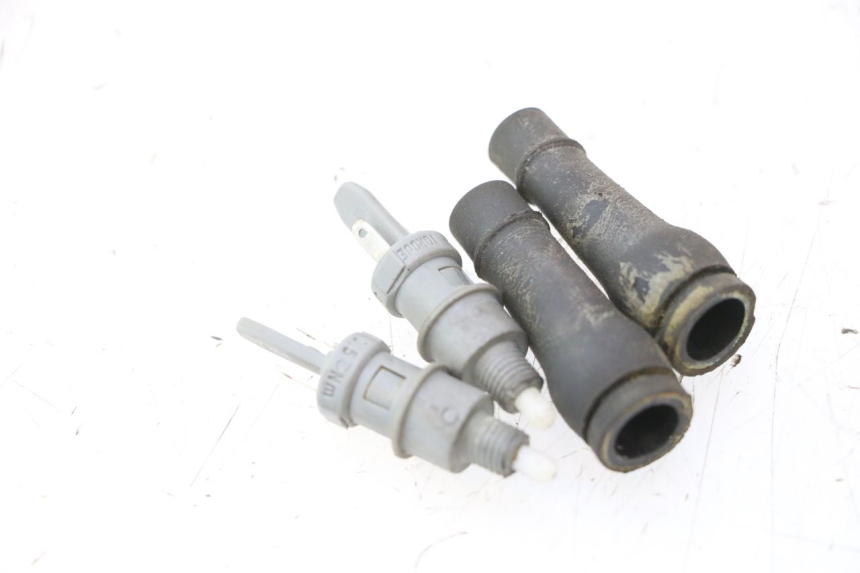 photo de INTERRUPTOR DE LUZ DE FREIO PEUGEOT CITYSTAR 2T 50 (2018 - 2021) - Detalhe da peça