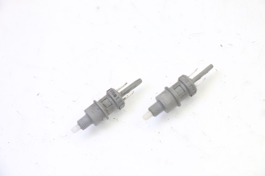 photo de INTERRUPTOR DE LUZ DE FREIO PEUGEOT CITYSTAR 50 (2013 - 2017) - Vista principal