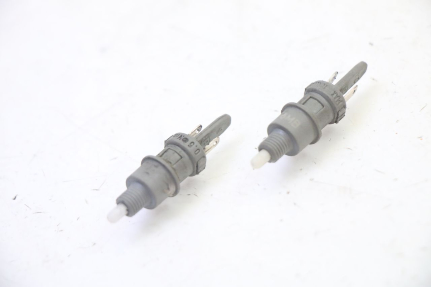 photo de INTERRUPTOR DE LUZ DE FREIO PEUGEOT CITYSTAR 50 (2013 - 2017) - Detalhe da peça