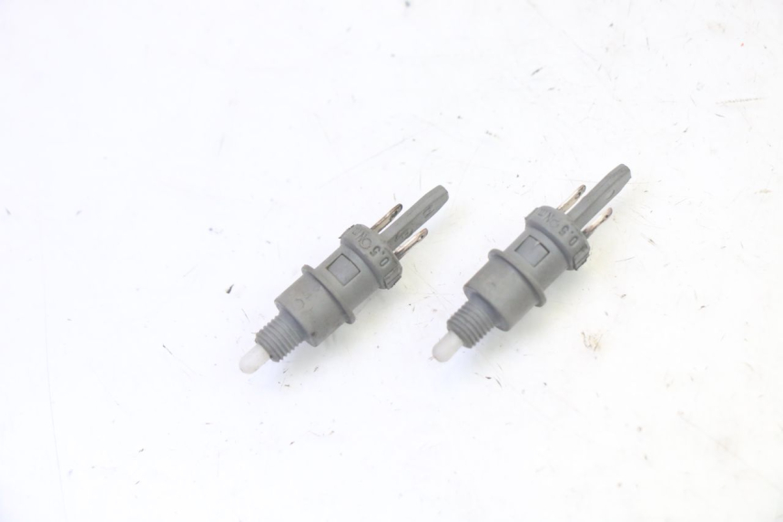 photo de INTERRUPTOR DE LUZ DE FREIO PEUGEOT CITYSTAR 50 (2013 - 2017) - Vista principal