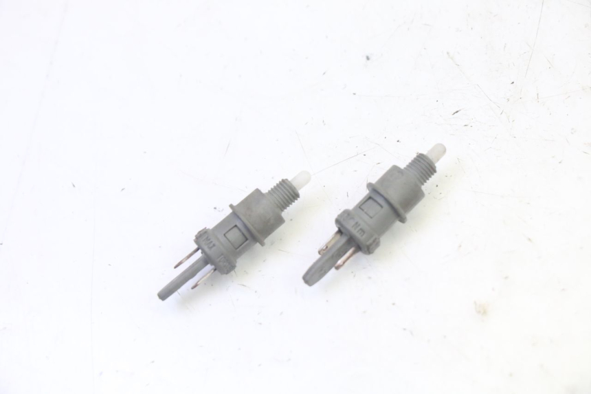 photo de INTERRUPTOR DE LUZ DE FREIO PEUGEOT CITYSTAR 50 (2013 - 2017) - Detalhe da peça