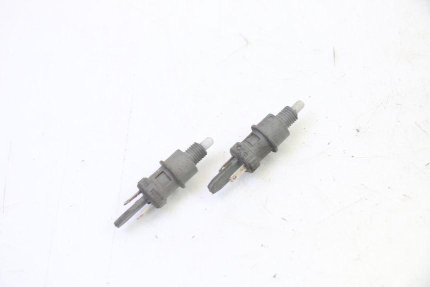 photo de INTERRUPTOR DE LUZ DE FREIO PEUGEOT CITYSTAR 50 (2013 - 2017) - Detalhe da peça