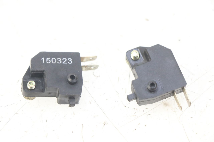 photo de INTERRUPTOR DE LUZ DE FREIO PEUGEOT DJANGO 2T 50 (2014 - 2019) - Detalhe da peça