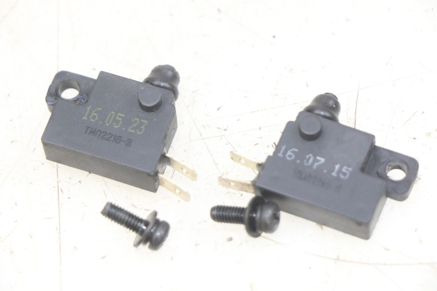 photo de INTERRUPTOR DE LUZ DE FREIO KYMCO DOWNTOWN ABS 125 (2015 - 2017) - Vista principal