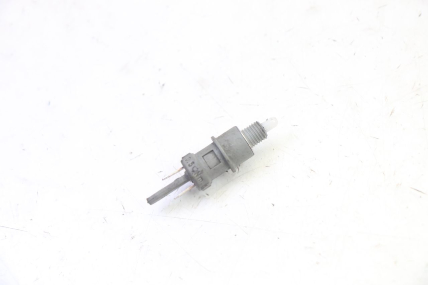 photo de INTERRUPTOR DE LUZ DE FREIO DIREITO QUADRO 4 4D 350 (2015 - 2018) - Detalhe da peça