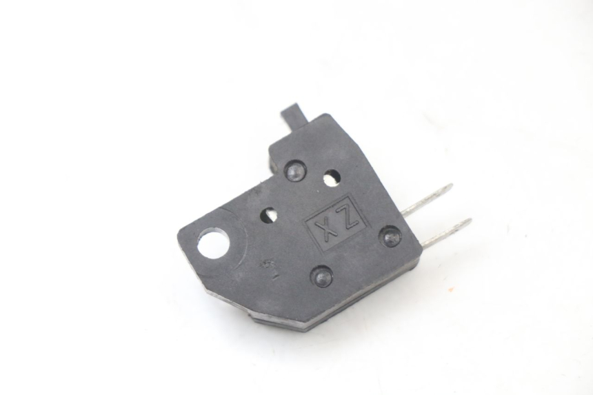 photo de INTERRUPTOR DE LUZ DE FREIO DIREITO DAELIM A-FOUR 2T 50 (2005 - 2012) - Vista principal
