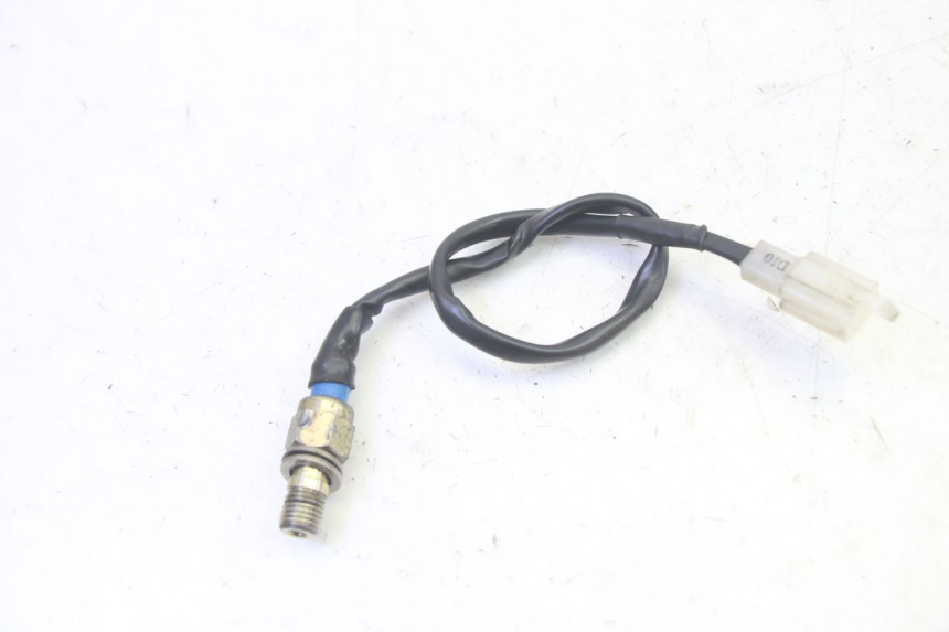photo de INTERRUPTOR DE LUZ DE FREIO DIREITO ADIVA AD3 300 (2014 - 2020) - Detalhe da peça