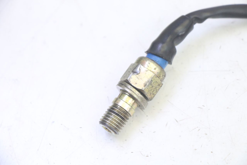 photo de INTERRUPTOR DE LUZ DE FREIO DIREITO ADIVA AD3 300 (2014 - 2020) - Zoom do estado de desgaste