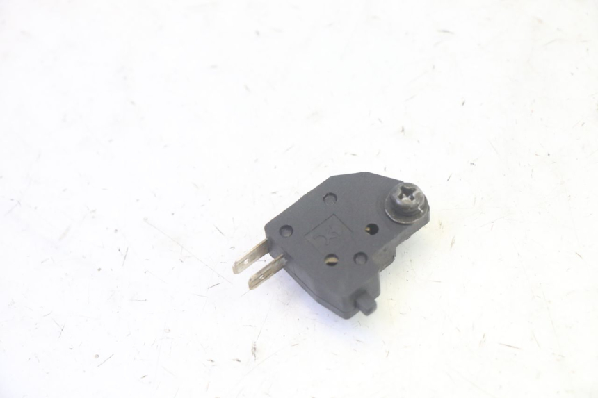photo de INTERRUPTOR DE LUZ DE FREIO DIREITO KYMCO AGILITY 16+ 4T 50 (2018 - 2023) - Detalhe da peça