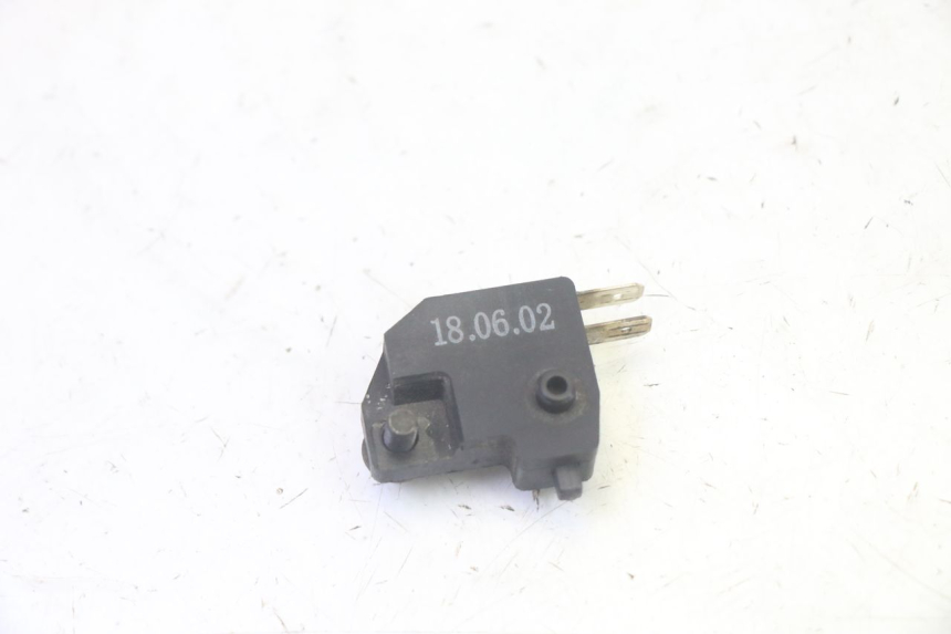 photo de INTERRUPTOR DE LUZ DE FREIO DIREITO KYMCO AGILITY 16+ 4T 50 (2018 - 2023) - Zoom do estado de desgaste