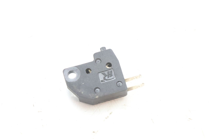 photo de INTERRUPTOR DE LUZ DE FREIO DIREITO KYMCO AGILITY 16+ 4T 50 (2018 - 2023) - Outro ângulo de visão