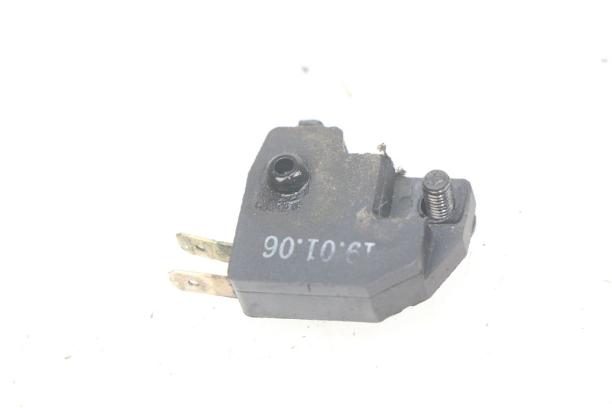 photo de INTERRUPTOR DE LUZ DE FREIO DIREITO KYMCO AGILITY 4T 50 (2018 - 2022) - Detalhe da peça