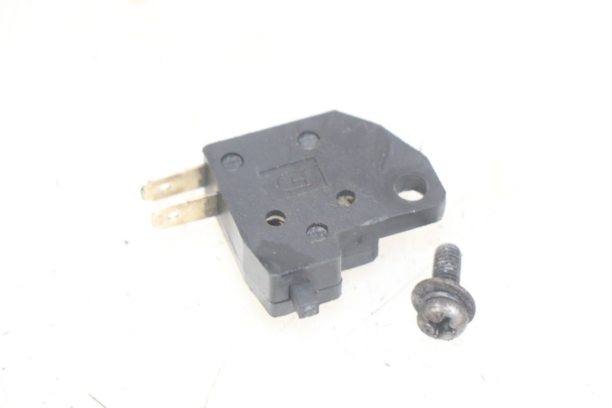 photo de INTERRUPTOR DE LUZ DE FREIO DIREITO KYMCO AGILITY 4T 50 (2005 - 2018) - Vista principal