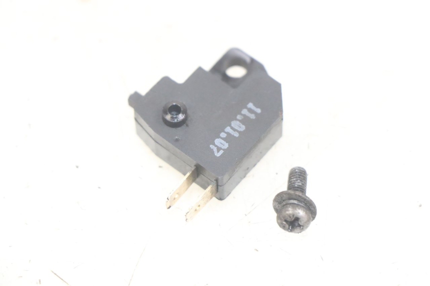 photo de INTERRUPTOR DE LUZ DE FREIO DIREITO KYMCO AGILITY 4T 50 (2005 - 2018) - Zoom do estado de desgaste
