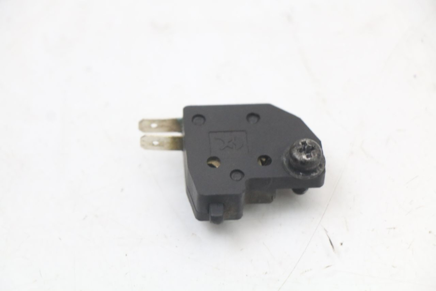photo de INTERRUPTOR DE LUZ DE FREIO DIREITO KYMCO AGILITY 4T 50 (2018 - 2022) - Detalhe da peça