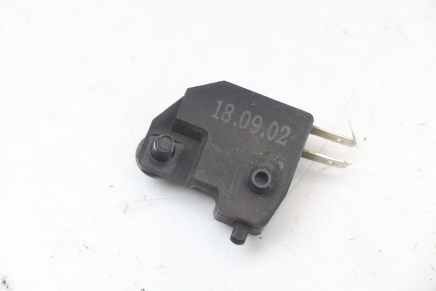 photo de INTERRUPTOR DE LUZ DE FREIO DIREITO KYMCO AGILITY 4T 50 (2018 - 2022) - Zoom do estado de desgaste