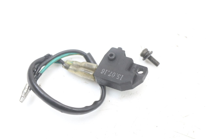 photo de INTERRUPTOR DE LUZ DE FREIO DIREITO KYMCO AGILITY 4T 50 (2005 - 2018) - Zoom do estado de desgaste