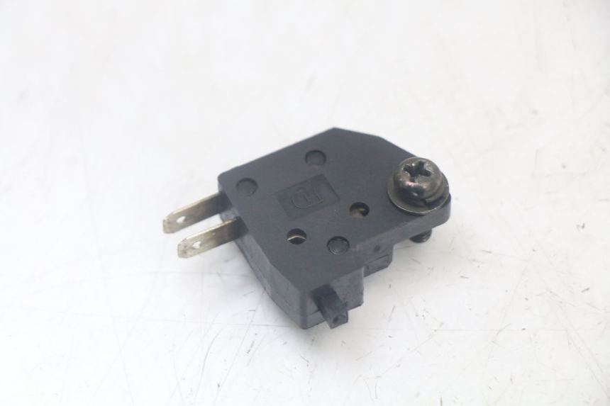 photo de INTERRUPTOR DE LUZ DE FREIO DIREITO KYMCO AGILITY 4T 50 (2018 - 2022) - Detalhe da peça